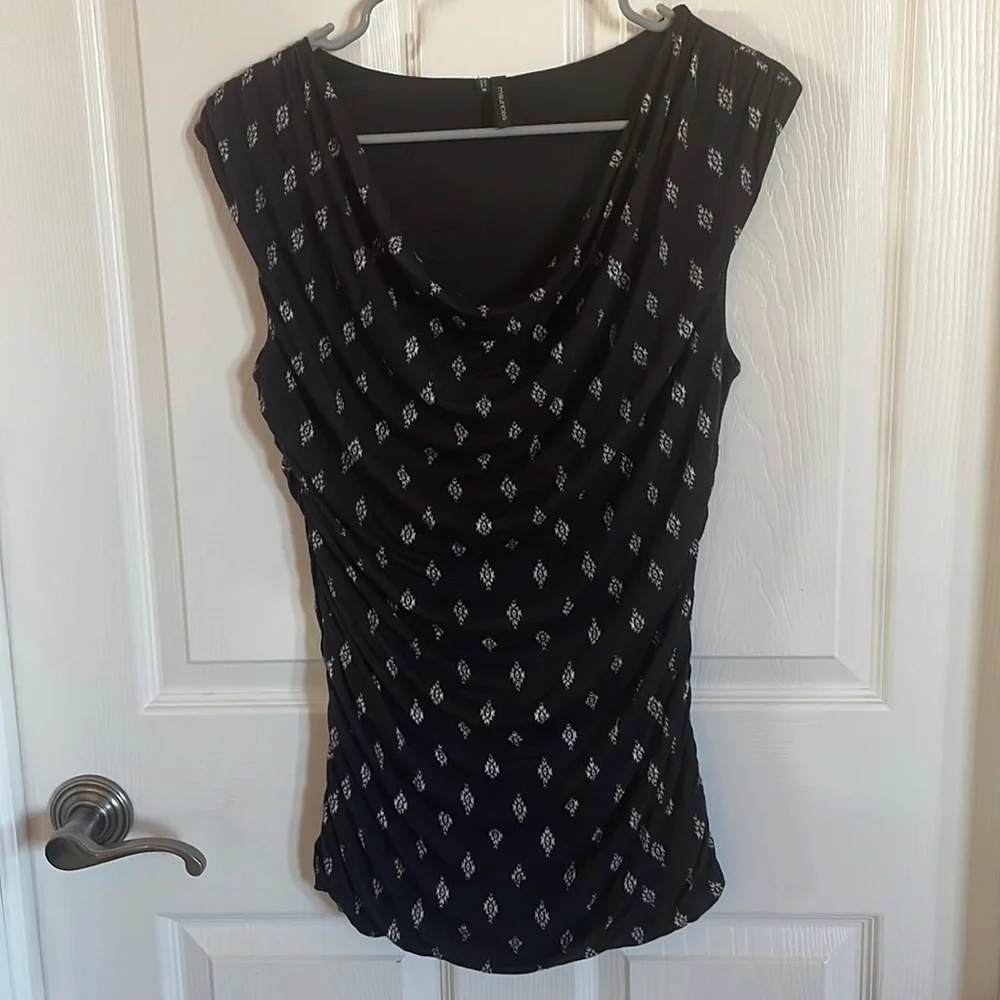 Maurice’s Black Sleeveless Scoop Neck Top with White Pattern size Medium - Picture 1 of 9